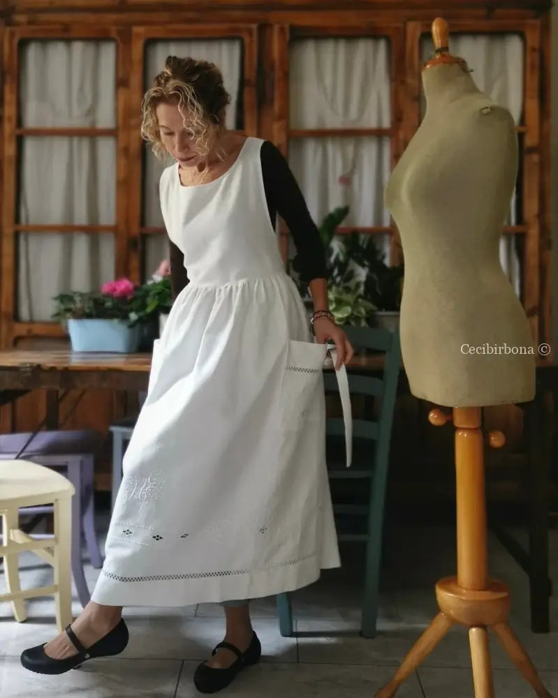 Grembiule in lino antico con ricamo e monogramma MG (Ref. 133) grembiule donna antico