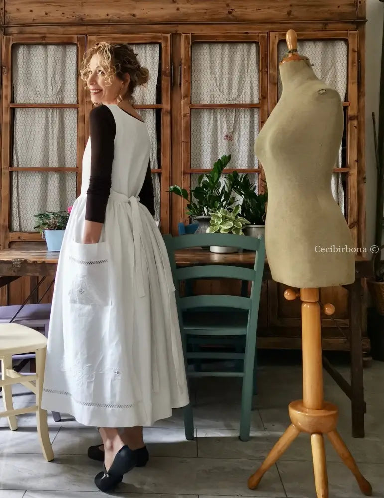 Grembiule in lino antico con ricamo e monogramma MG (Ref. 133) grembiule donna antico