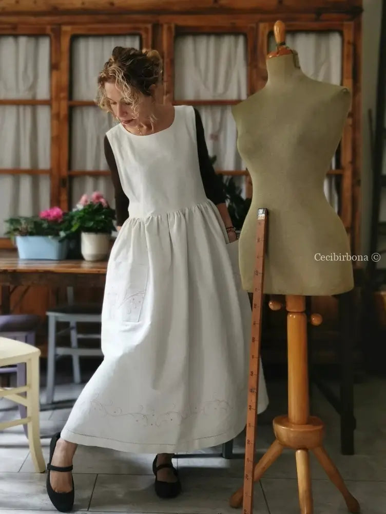 Grembiule in lino antico con ricamo in rosa (Ref. 92) grembiule donna tessuti antichi