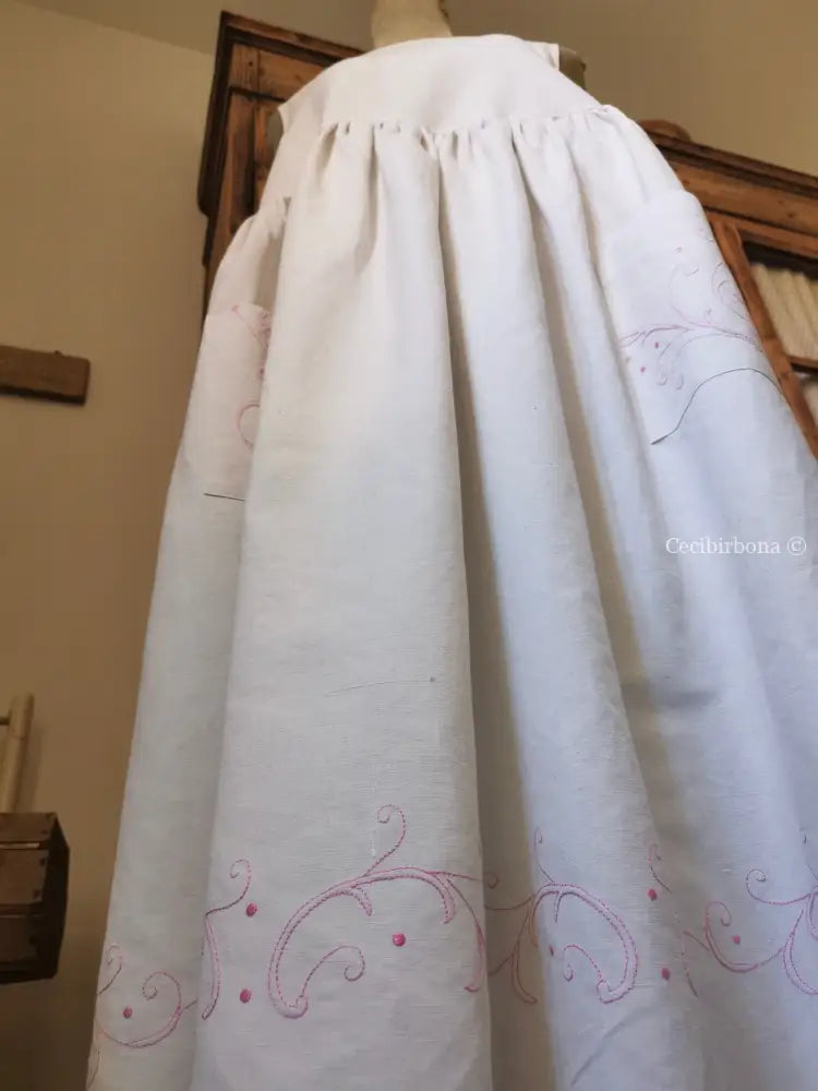 Grembiule in lino antico con ricamo in rosa (Ref. 92) grembiule donna tessuti antichi