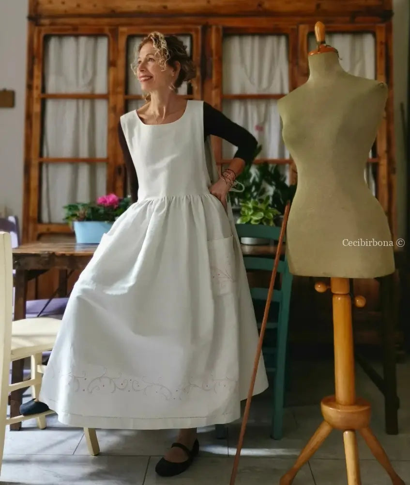 Grembiule in lino antico con ricamo in rosa (Ref. 92) grembiule donna tessuti antichi