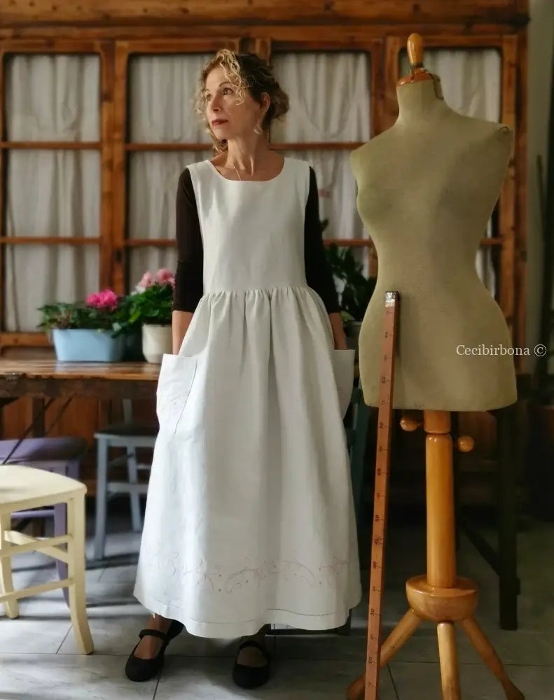 Grembiule in lino antico con ricamo in rosa (Ref. 92) grembiule donna tessuti antichi