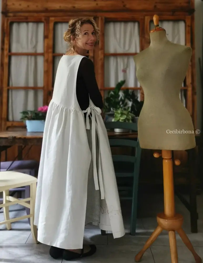 Grembiule in lino antico con ricamo in rosa (Ref. 92) grembiule donna tessuti antichi