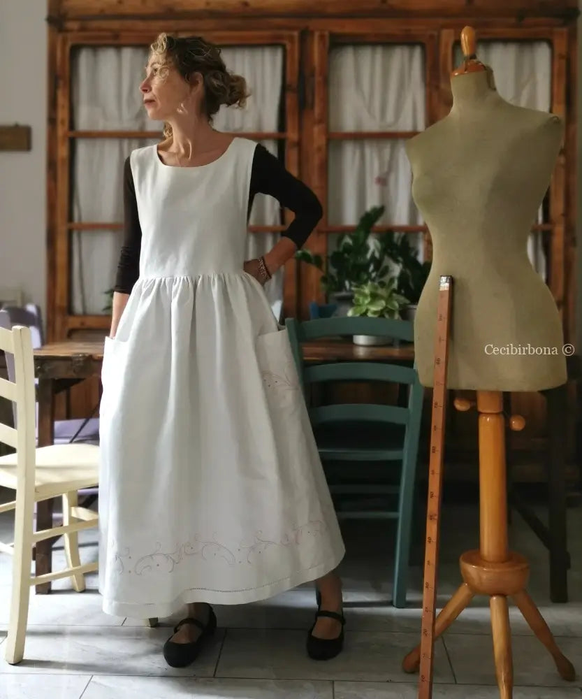 Grembiule in lino antico con ricamo in rosa (Ref. 92) grembiule donna tessuti antichi