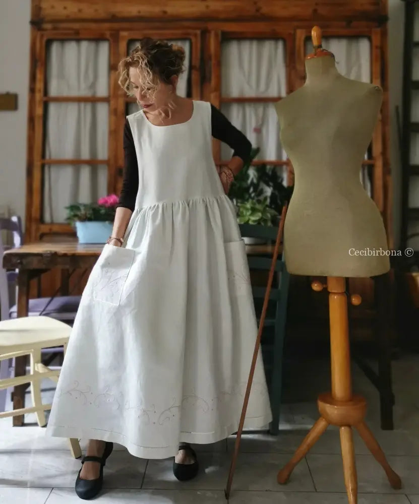 Grembiule in lino antico con ricamo in rosa (Ref. 92) grembiule donna tessuti antichi