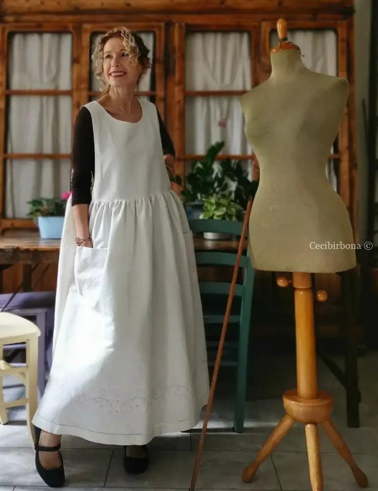 Grembiule in lino antico con ricamo in rosa (Ref. 92) grembiule donna tessuti antichi