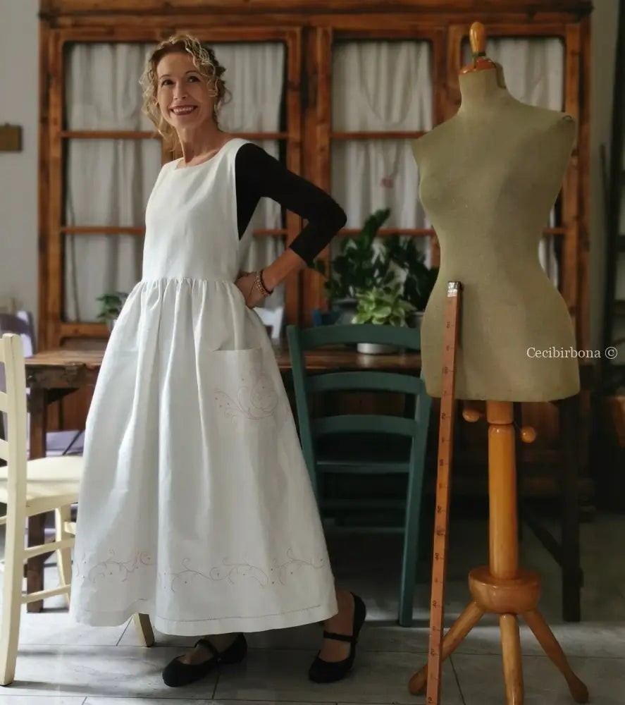 Grembiule in lino antico con ricamo in rosa (Ref. 92) grembiule donna tessuti antichi