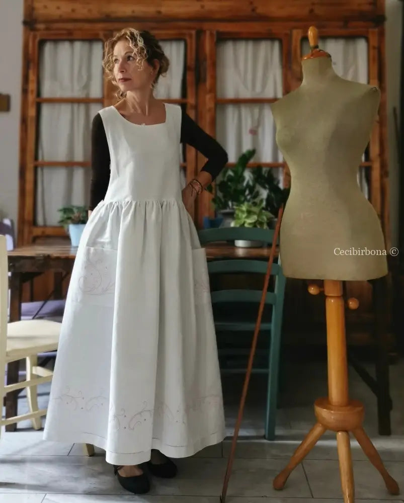 Grembiule in lino antico con ricamo in rosa (Ref. 92) grembiule donna tessuti antichi