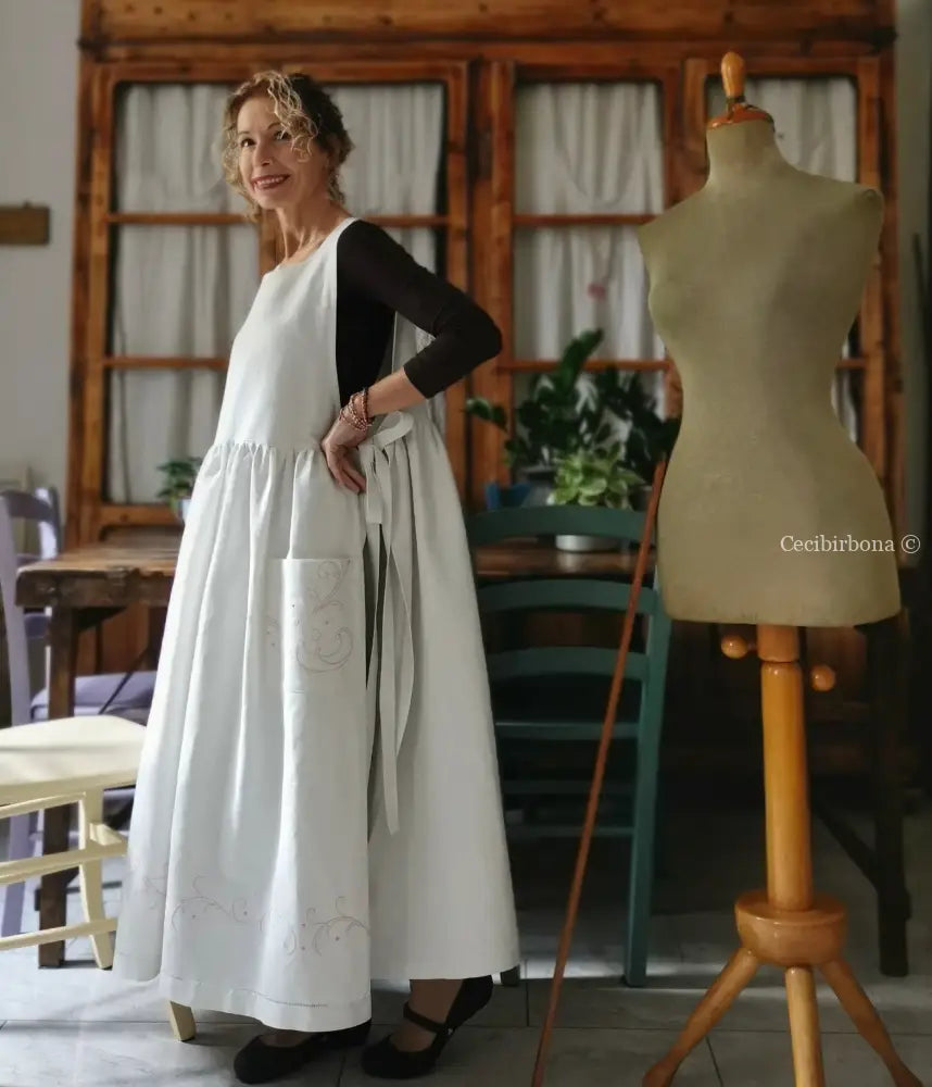 Grembiule in lino antico con ricamo in rosa (Ref. 92) grembiule donna tessuti antichi