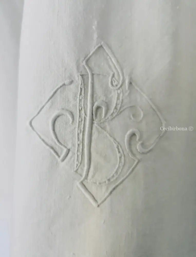 Grembiule in lino antico con sfilatura alta e monogramma ricamato grembiule donna antico