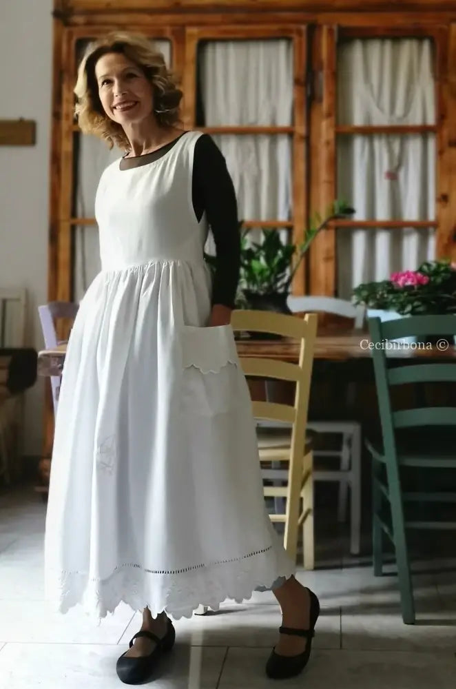 Grembiule in lino antico ricamato con monogramma DD e smerlo (Ref. 146) grembiule donna in tessuto antico