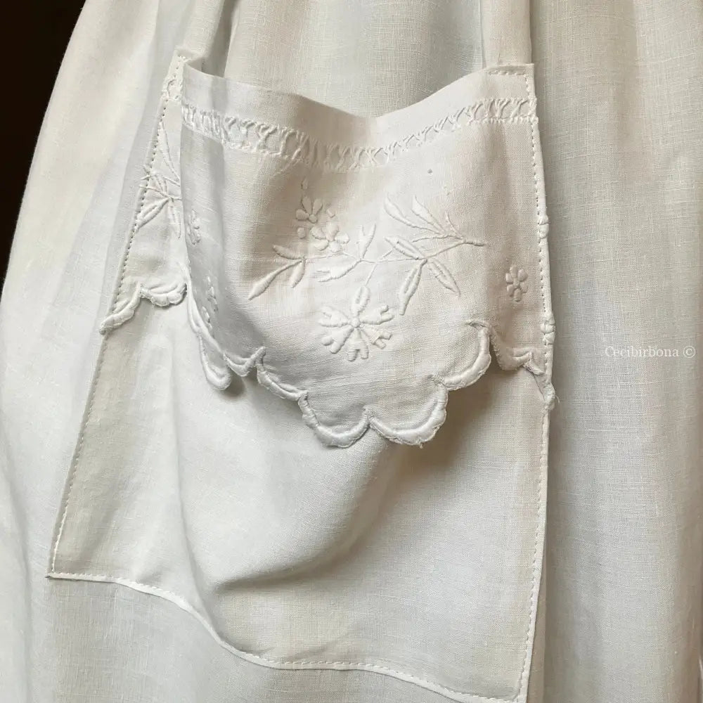 Grembiule in lino antico ricamato con monogramma DD e smerlo (Ref. 146) grembiule donna in tessuto antico