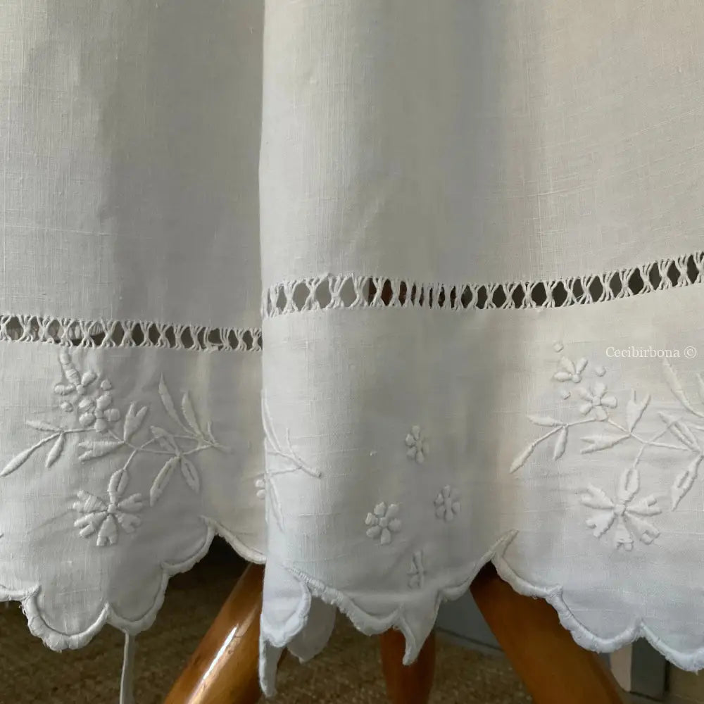 Grembiule in lino antico ricamato con monogramma DD e smerlo (Ref. 146) grembiule donna in tessuto antico