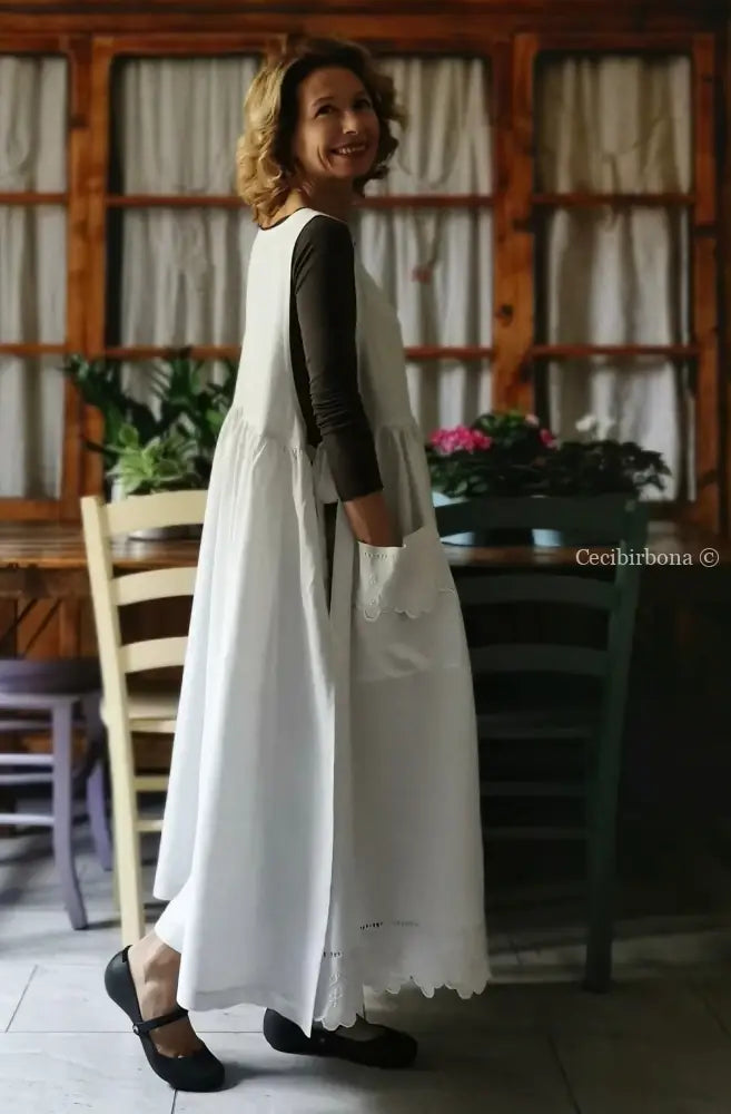 Grembiule in lino antico ricamato con monogramma DD e smerlo (Ref. 146) grembiule donna in tessuto antico