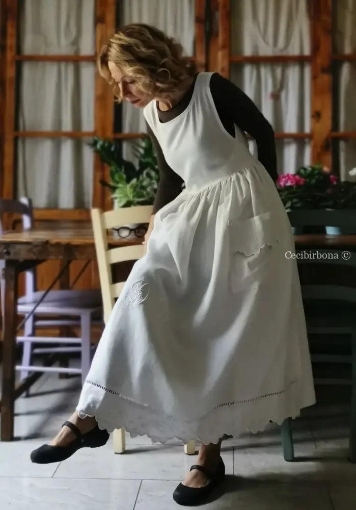 Grembiule in lino antico ricamato con monogramma DD e smerlo (Ref. 146) grembiule donna in tessuto antico