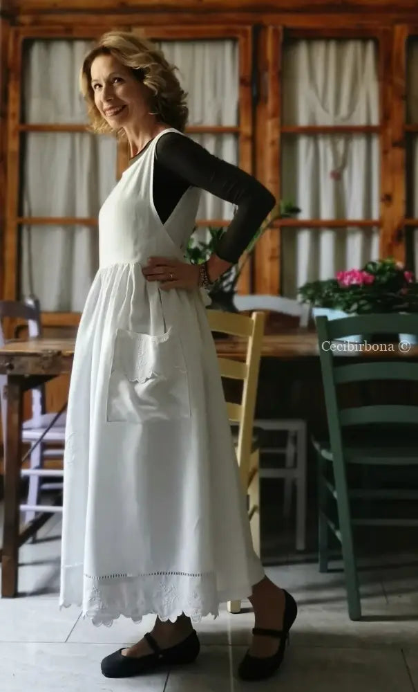 Grembiule in lino antico ricamato con monogramma DD e smerlo (Ref. 146) grembiule donna in tessuto antico