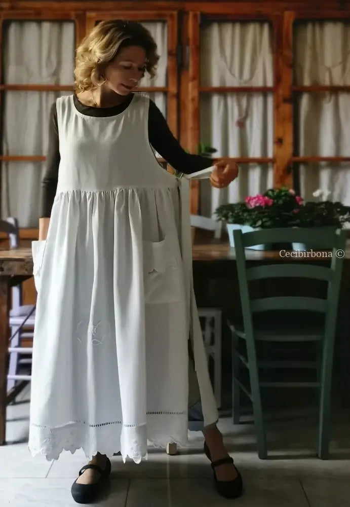 Grembiule in lino antico ricamato con monogramma DD e smerlo (Ref. 146) grembiule donna in tessuto antico