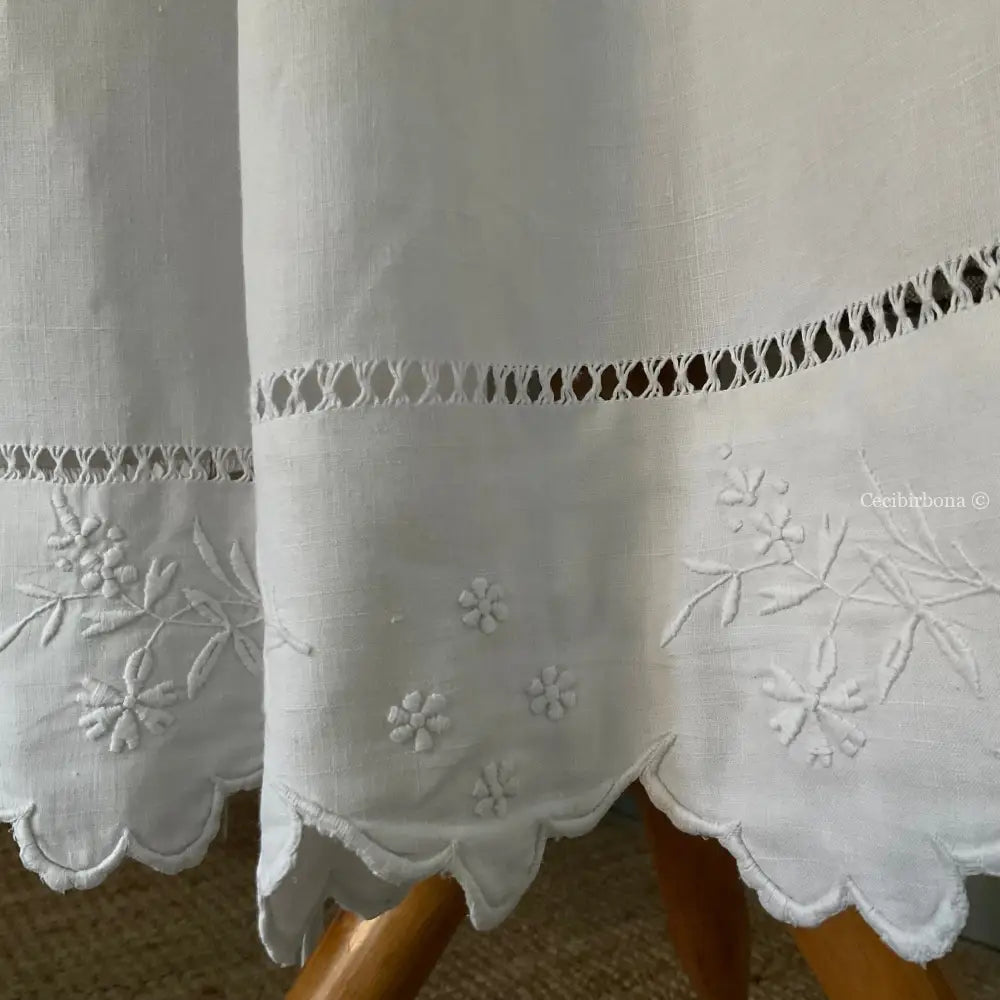 Grembiule in lino antico ricamato con monogramma DD e smerlo (Ref. 146) grembiule donna in tessuto antico