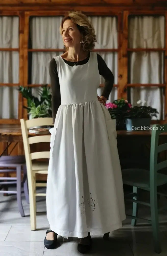 Grembiule in lino con monogramma EM ad intaglio (Ref. 148) grembiule donna in tessuto antico