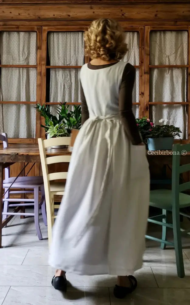 Grembiule in lino con monogramma EM ad intaglio (Ref. 148) grembiule donna in tessuto antico