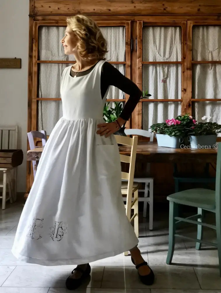 Grembiule in lino con monogramma EM ad intaglio (Ref. 148) grembiule donna in tessuto antico