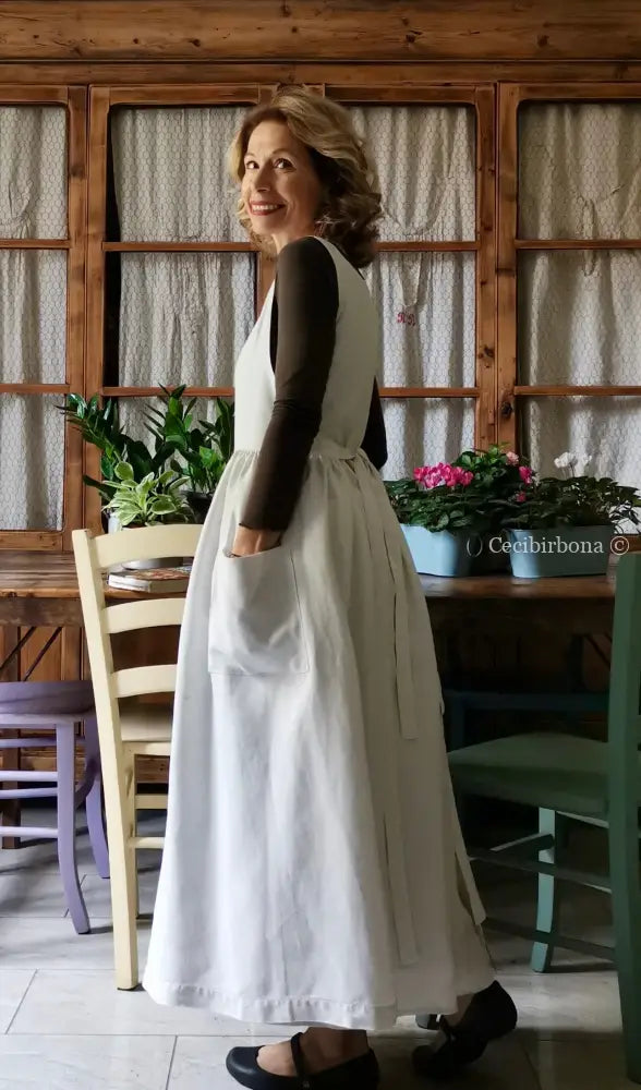 Grembiule in lino con monogramma EM ad intaglio (Ref. 148) grembiule donna in tessuto antico