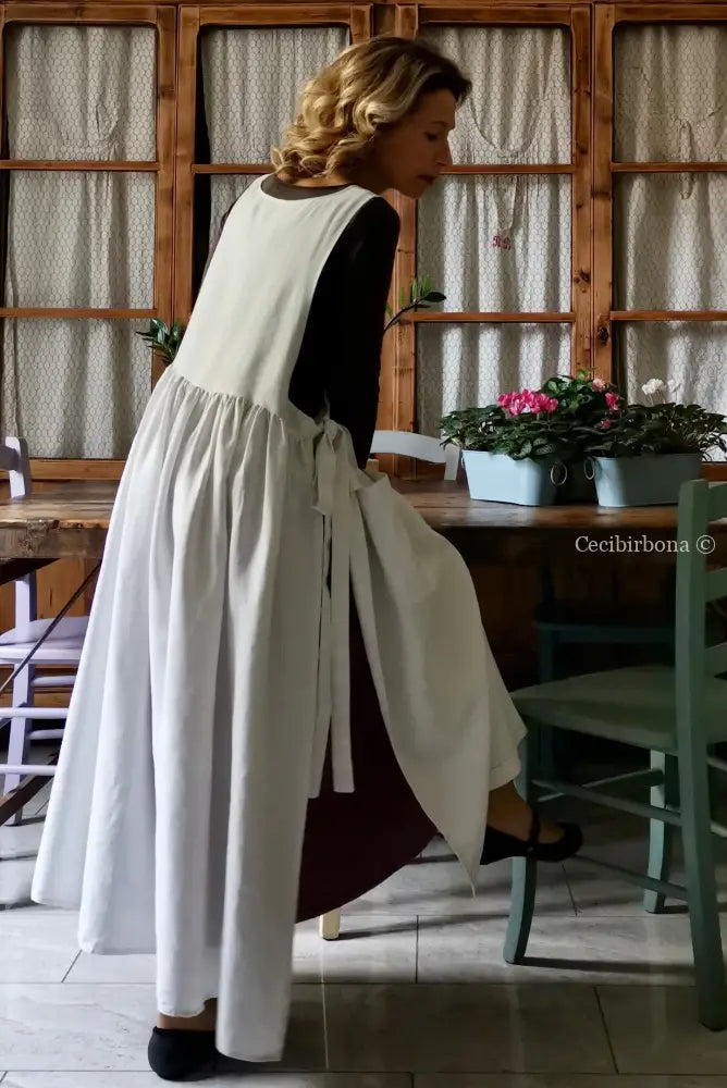 Grembiule in lino con monogramma EM ad intaglio (Ref. 148) grembiule donna in tessuto antico