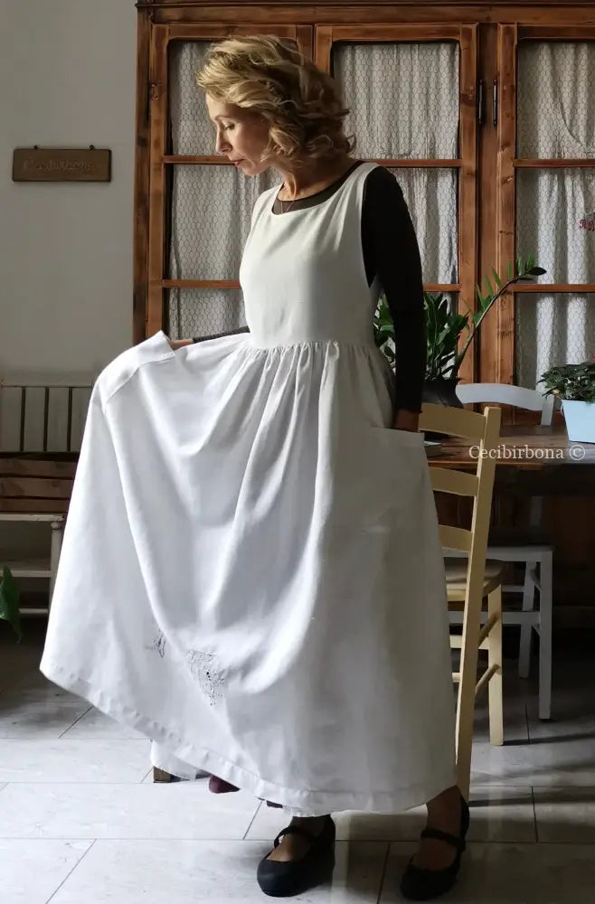 Grembiule in lino con monogramma EM ad intaglio (Ref. 148) grembiule donna in tessuto antico