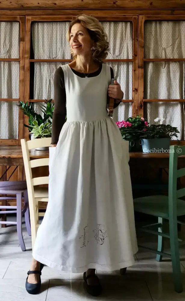 Grembiule in lino con monogramma EM ad intaglio (Ref. 148) grembiule donna in tessuto antico