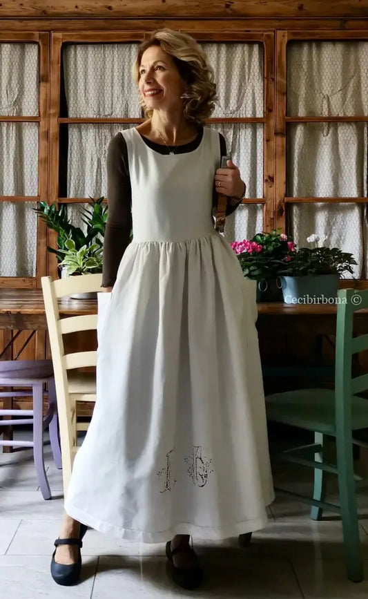 Grembiule in lino con monogramma EM ad intaglio (Ref. 148) grembiule donna in tessuto antico