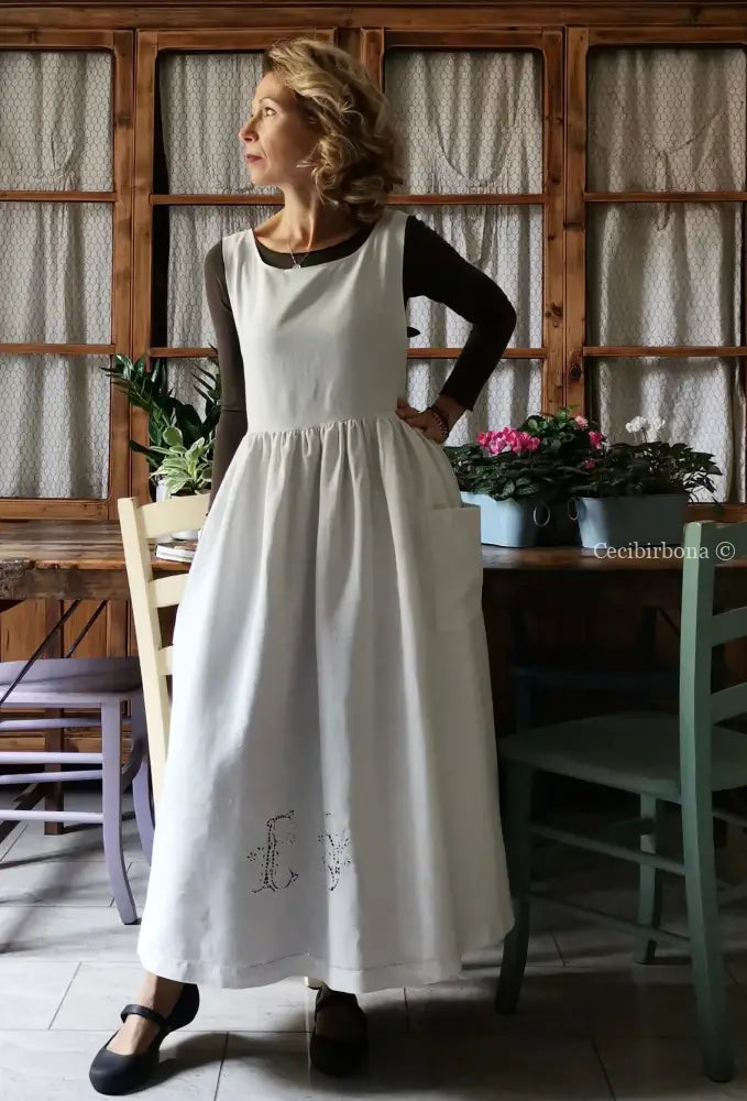 Grembiule in lino con monogramma EM ad intaglio (Ref. 148) grembiule donna in tessuto antico