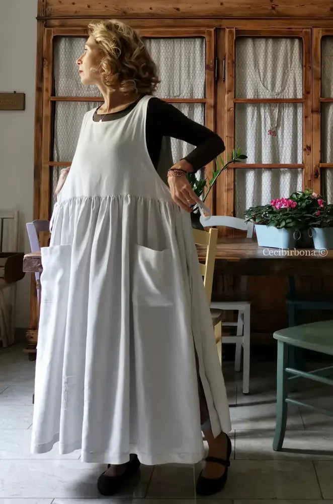 Grembiule in lino con monogramma EM ad intaglio (Ref. 148) grembiule donna in tessuto antico