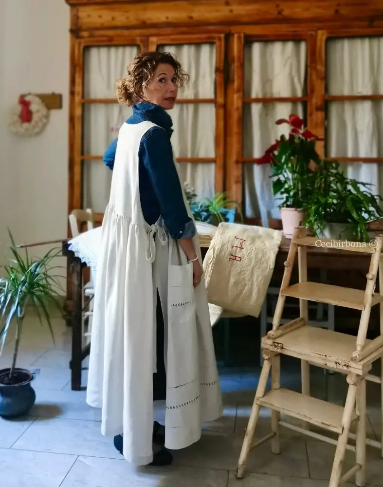 Grembiule in lino con sfilatura e monogramma AM (Ref. 474) grembiule donna tessuti antichi