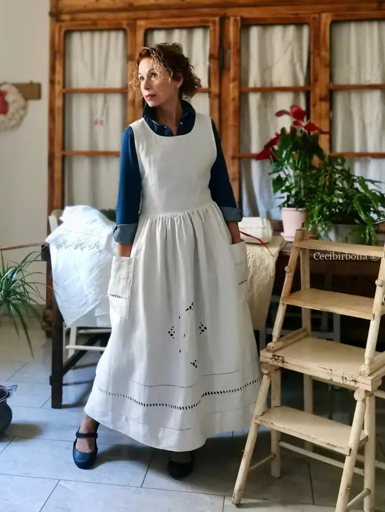 Grembiule in lino con sfilatura e monogramma AM (Ref. 474) grembiule donna tessuti antichi