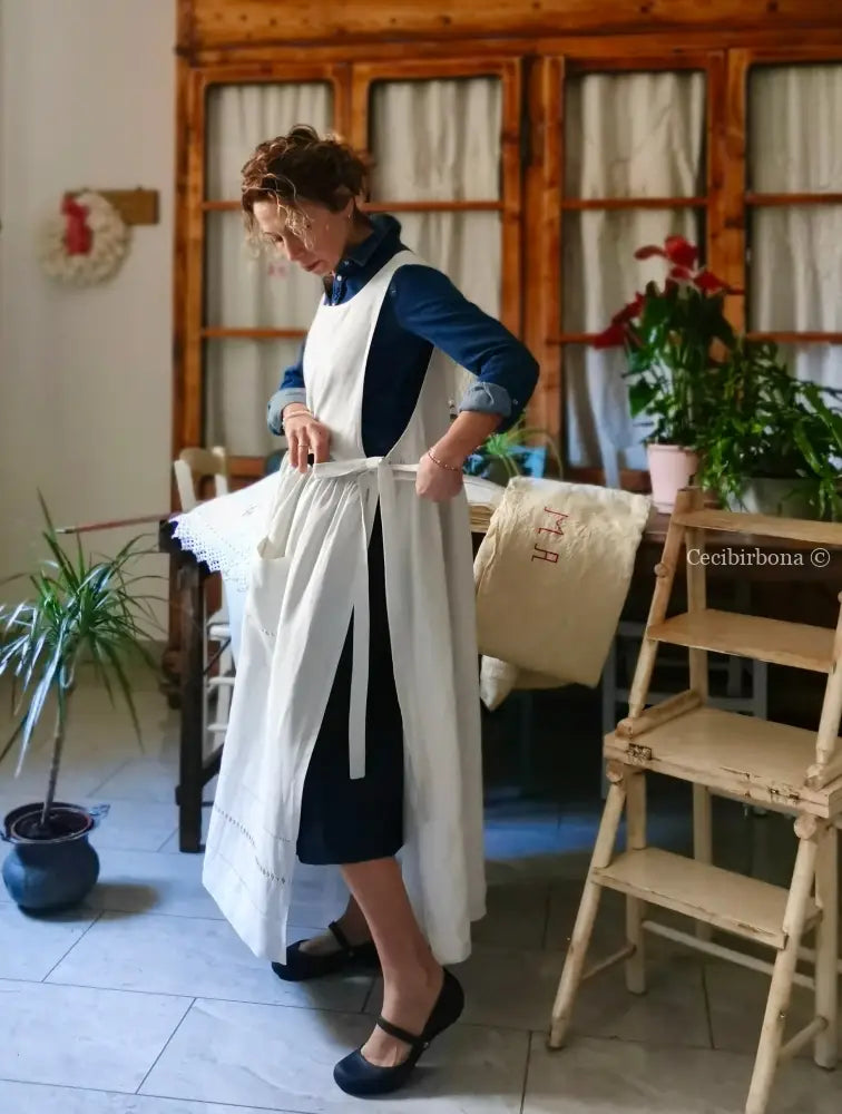 Grembiule in lino con sfilatura e monogramma AM (Ref. 474) grembiule donna tessuti antichi