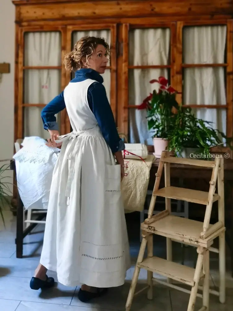 Grembiule in lino con sfilatura e monogramma AM (Ref. 474) grembiule donna tessuti antichi