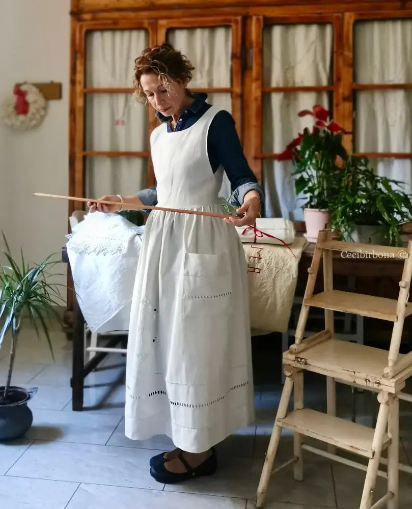 Grembiule in lino con sfilatura e monogramma AM (Ref. 474) grembiule donna tessuti antichi