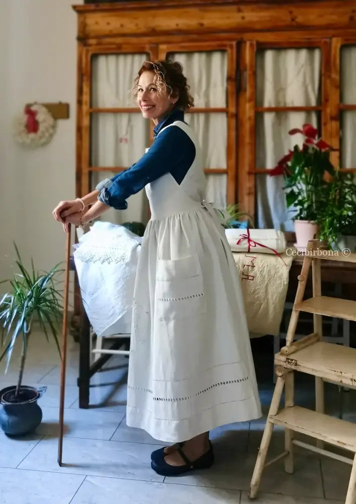 Grembiule in lino con sfilatura e monogramma AM (Ref. 474) grembiule donna tessuti antichi