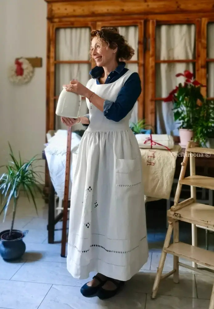 Grembiule in lino con sfilatura e monogramma AM (Ref. 474) grembiule donna tessuti antichi