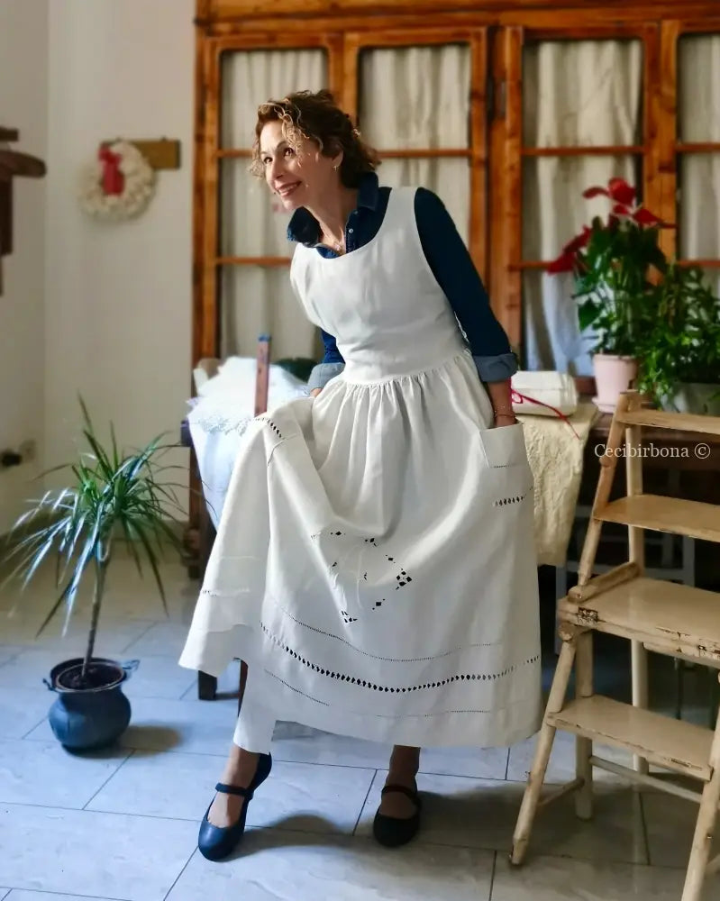 Grembiule in lino con sfilatura e monogramma AM (Ref. 474) grembiule donna tessuti antichi