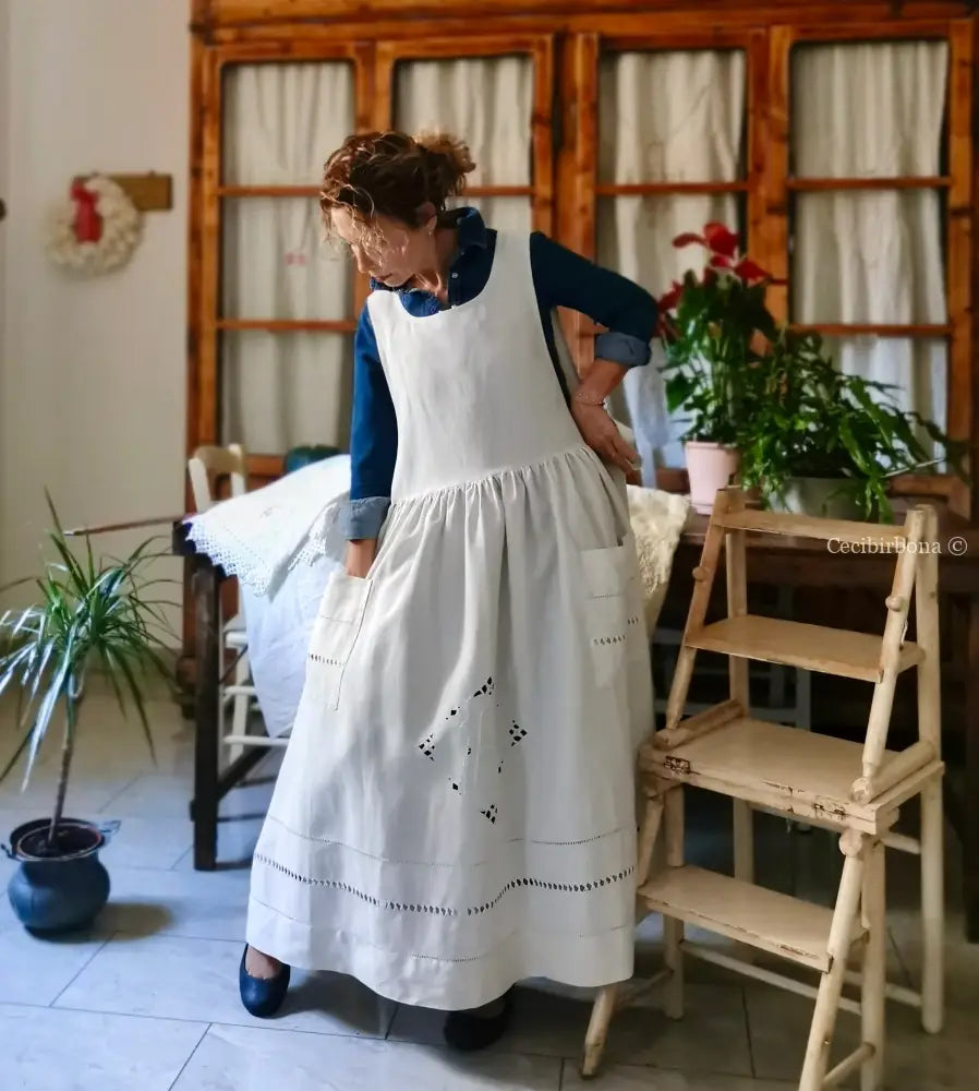 Grembiule in lino con sfilatura e monogramma AM (Ref. 474) grembiule donna tessuti antichi