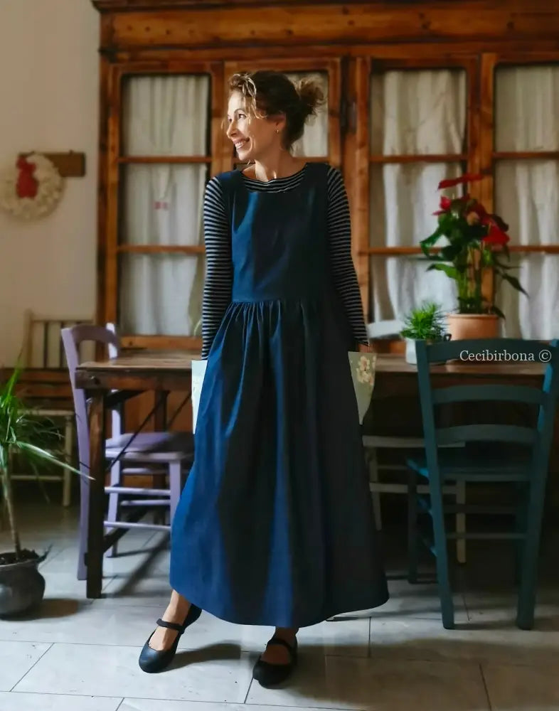 Grembiule in lino denim con dettagli a fiori (Ref. 470) grembiule donna tessuti moderni