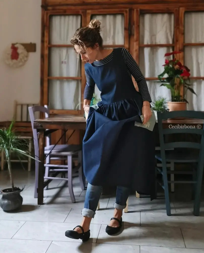 Grembiule in lino denim con dettagli a fiori (Ref. 470) grembiule donna tessuti moderni