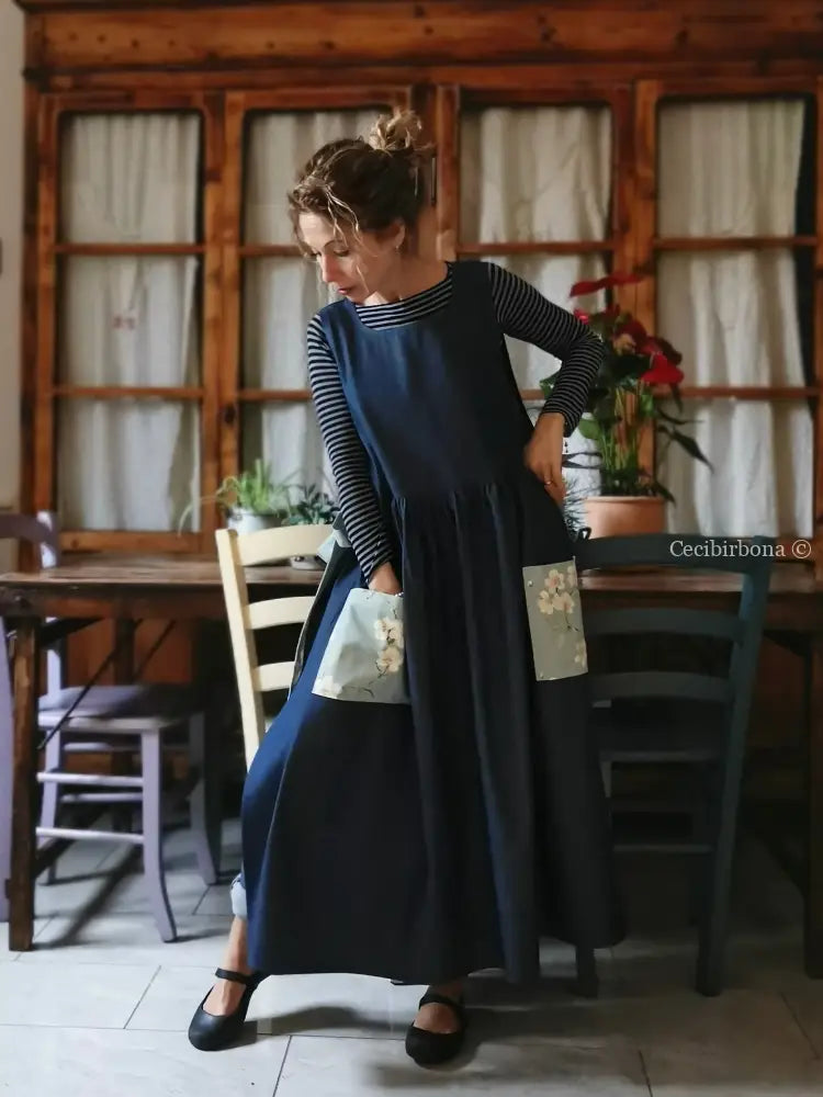 Grembiule in lino denim con dettagli a fiori (Ref. 470) grembiule donna tessuti moderni