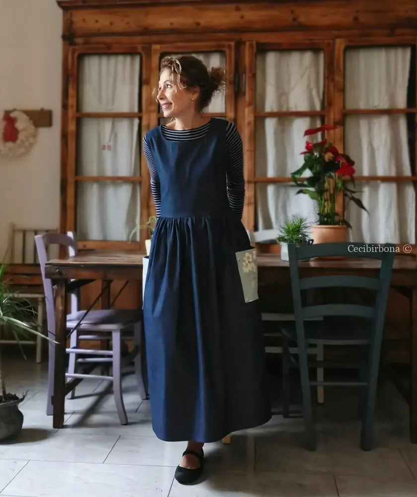 Grembiule in lino denim con dettagli a fiori (Ref. 470) grembiule donna tessuti moderni