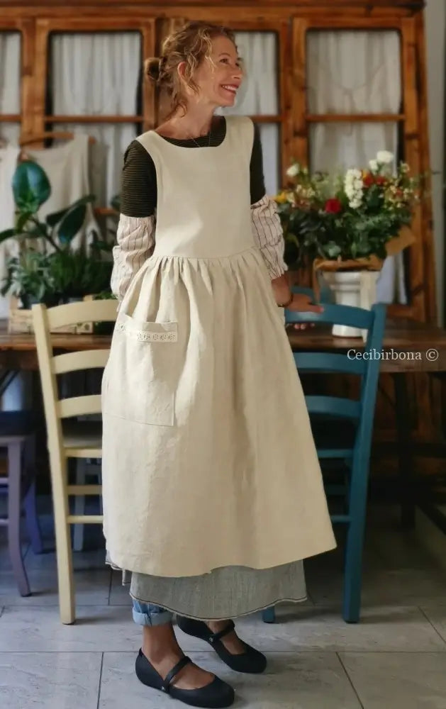 Grembiule in lino francese antico con tasche con passamaneria all’uncinetto (Ref. 07) grembiule donna in tessuto antico