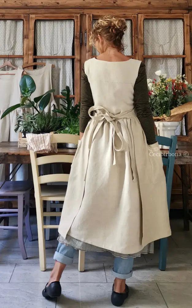 Grembiule in lino francese antico con tasche con passamaneria all’uncinetto (Ref. 07) grembiule donna in tessuto antico