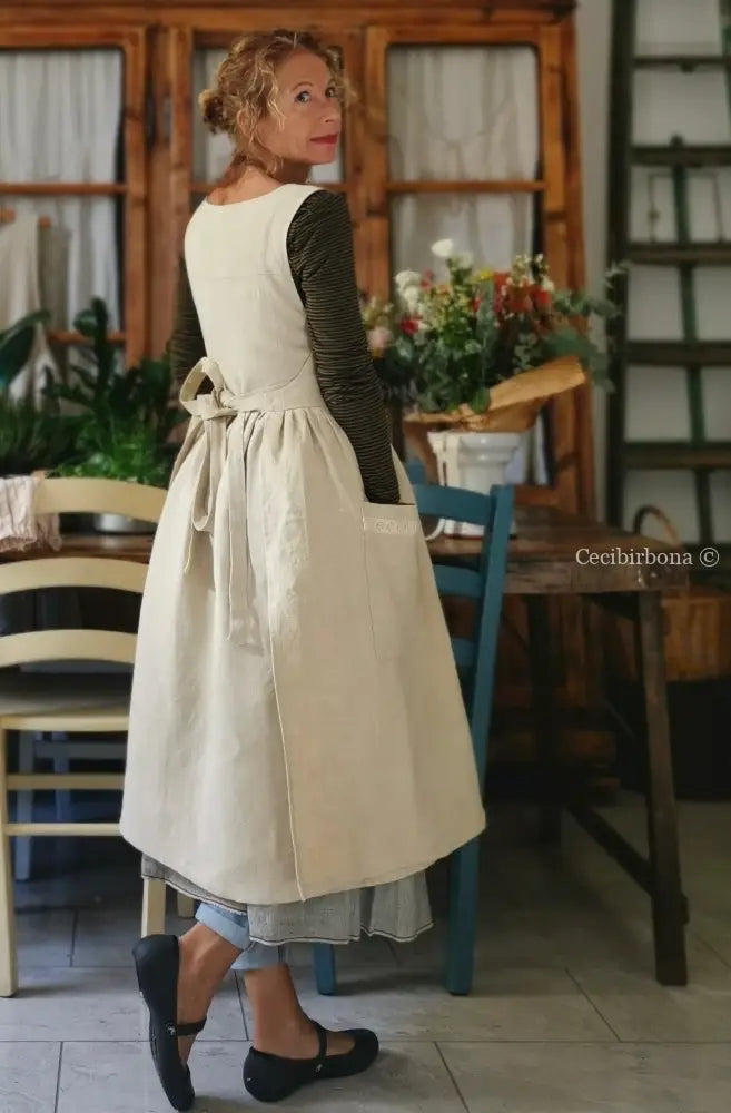 Grembiule in lino francese antico con tasche con passamaneria all’uncinetto (Ref. 07) grembiule donna in tessuto antico