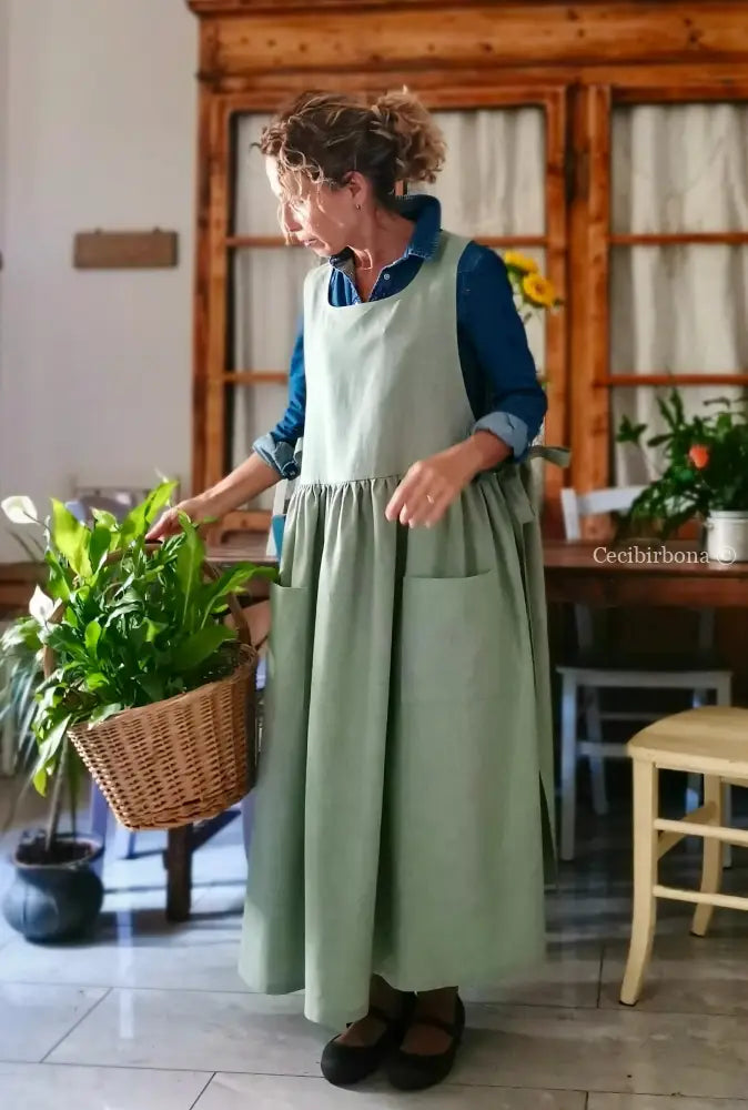 Grembiule in lino lavato verde antico (Ref. 525) - grembiule donna tessuti moderni