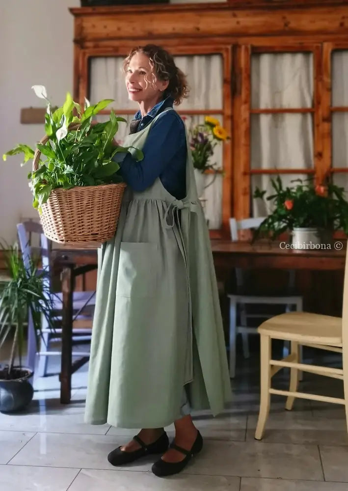 Grembiule in lino lavato verde antico (Ref. 525) - grembiule donna tessuti moderni